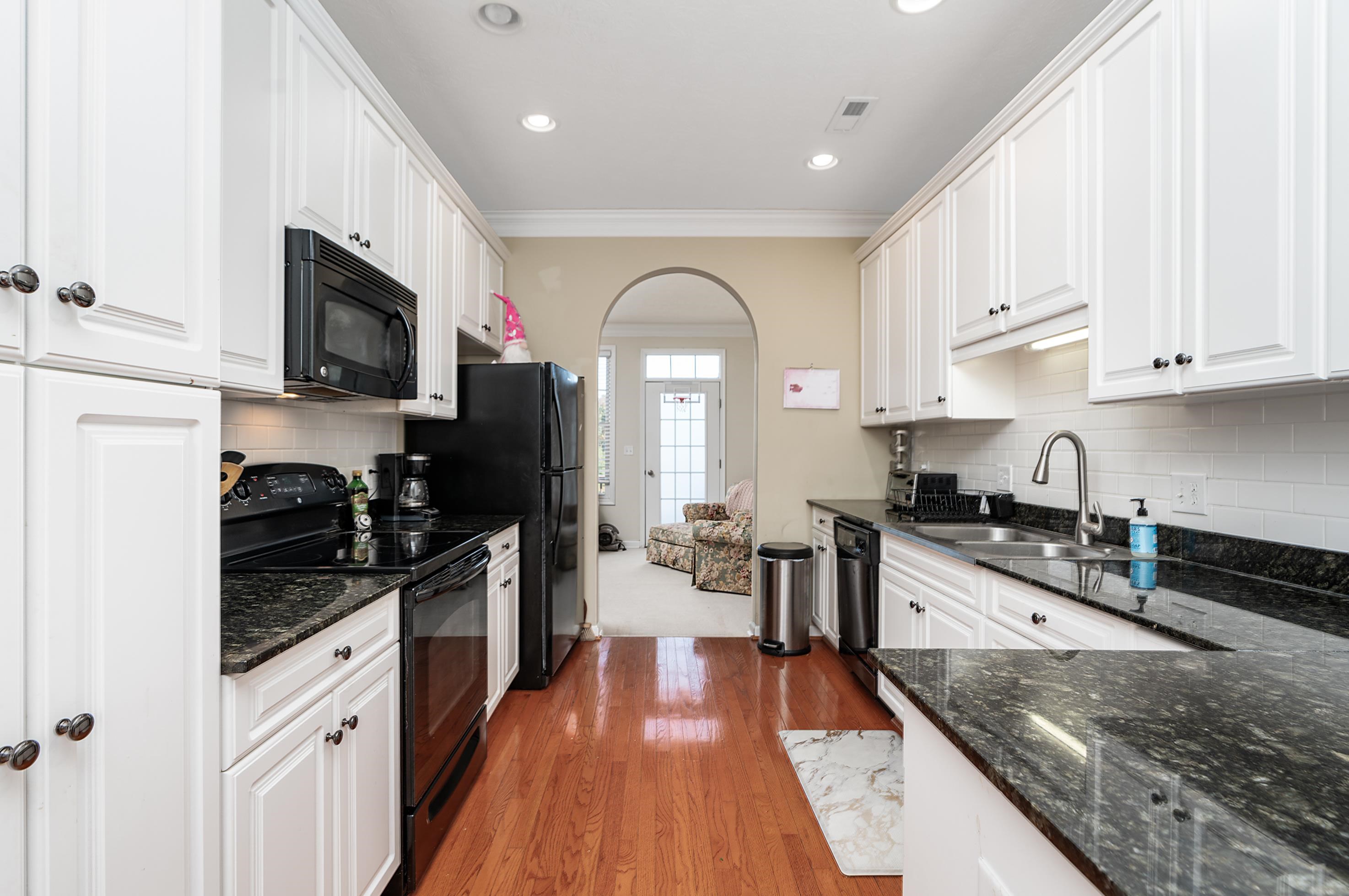 1425 FLOWING SPRING LN