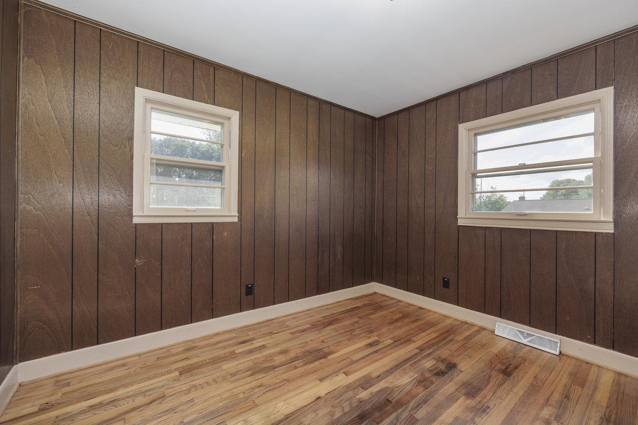 213 W WASHINGTON AVE