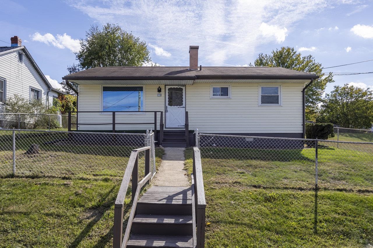 213 W WASHINGTON AVE