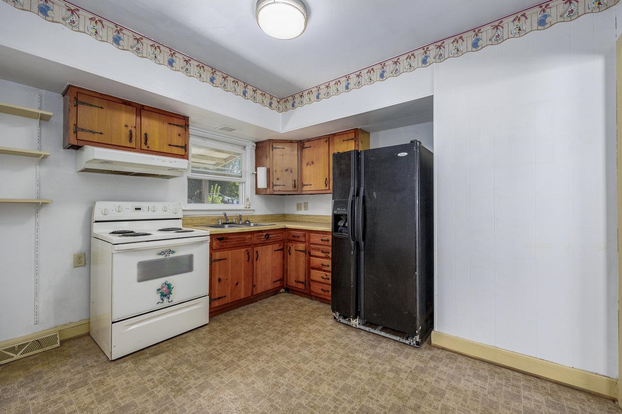 213 W WASHINGTON AVE