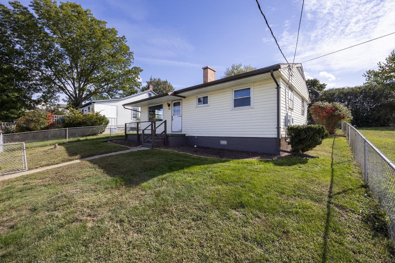 213 W WASHINGTON AVE