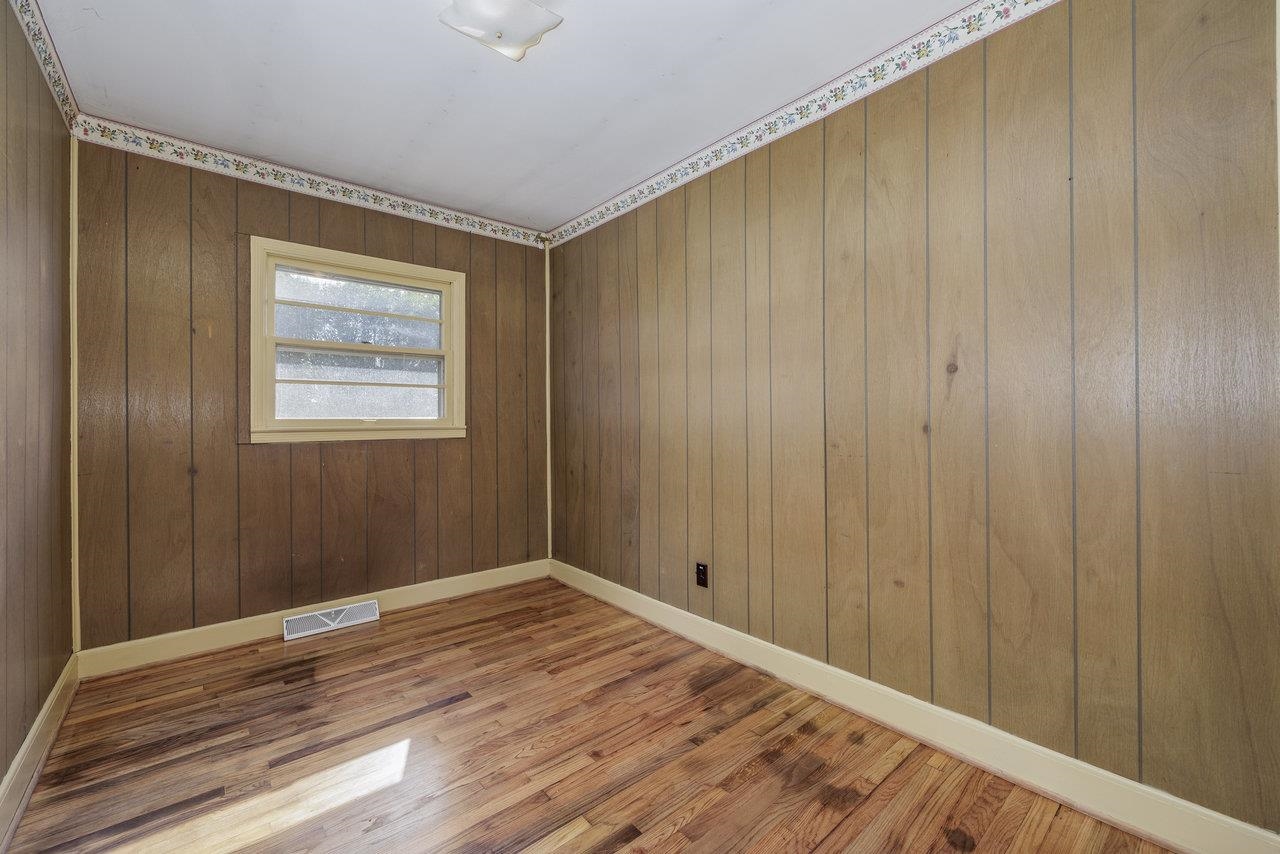 213 W WASHINGTON AVE