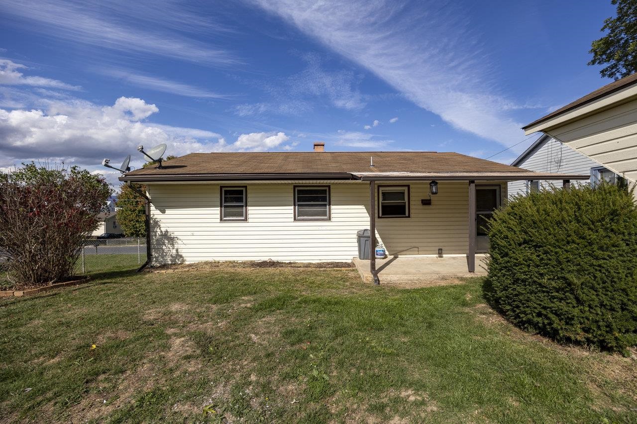 213 W WASHINGTON AVE