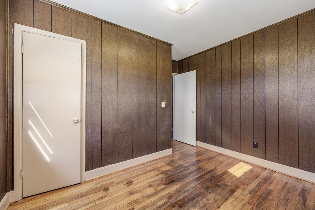 213 W WASHINGTON AVE