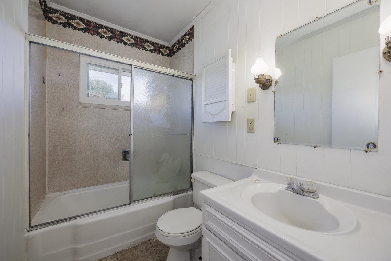 213 W WASHINGTON AVE