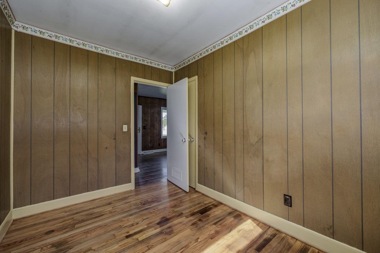 213 W WASHINGTON AVE