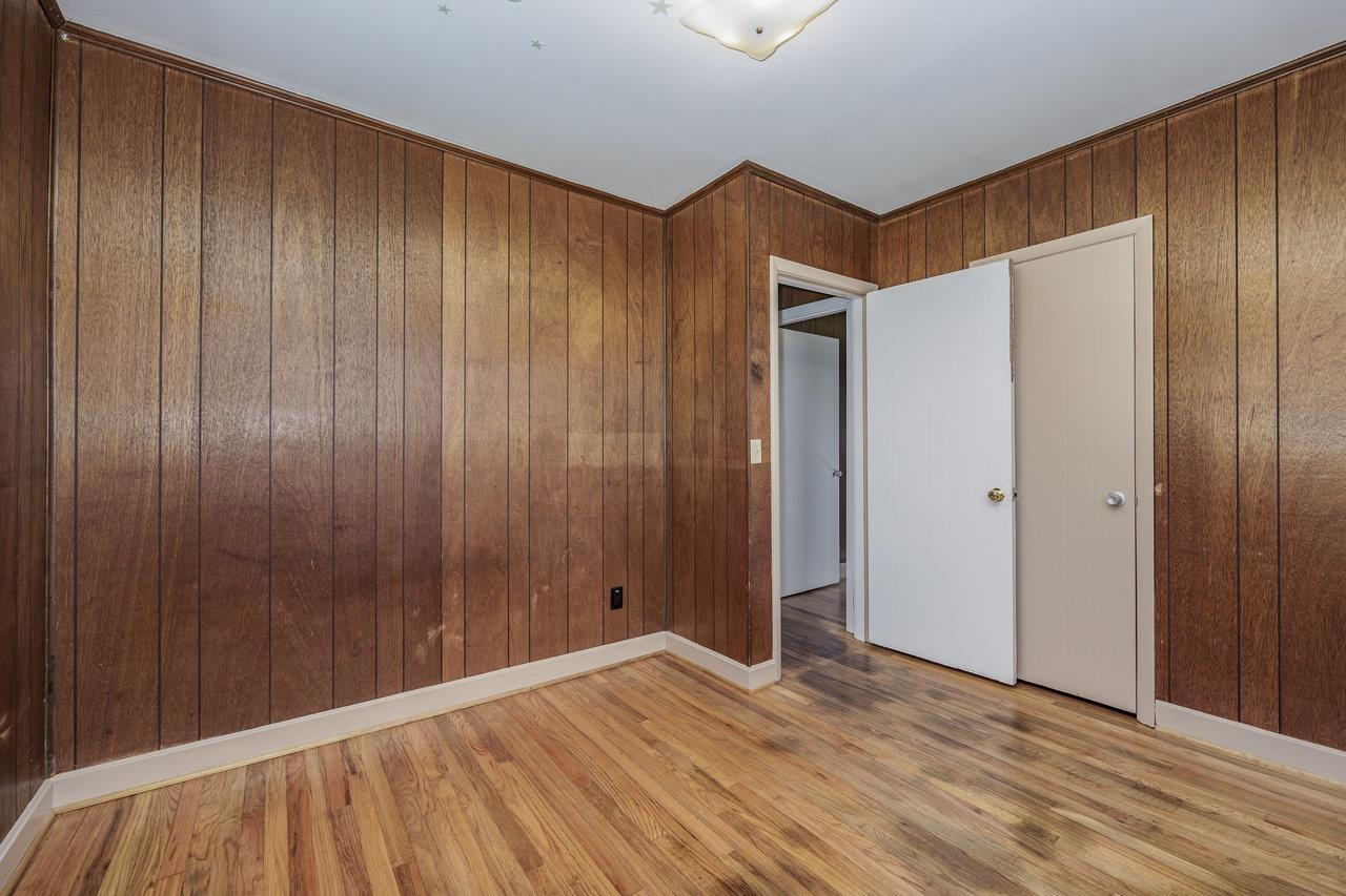 213 W WASHINGTON AVE