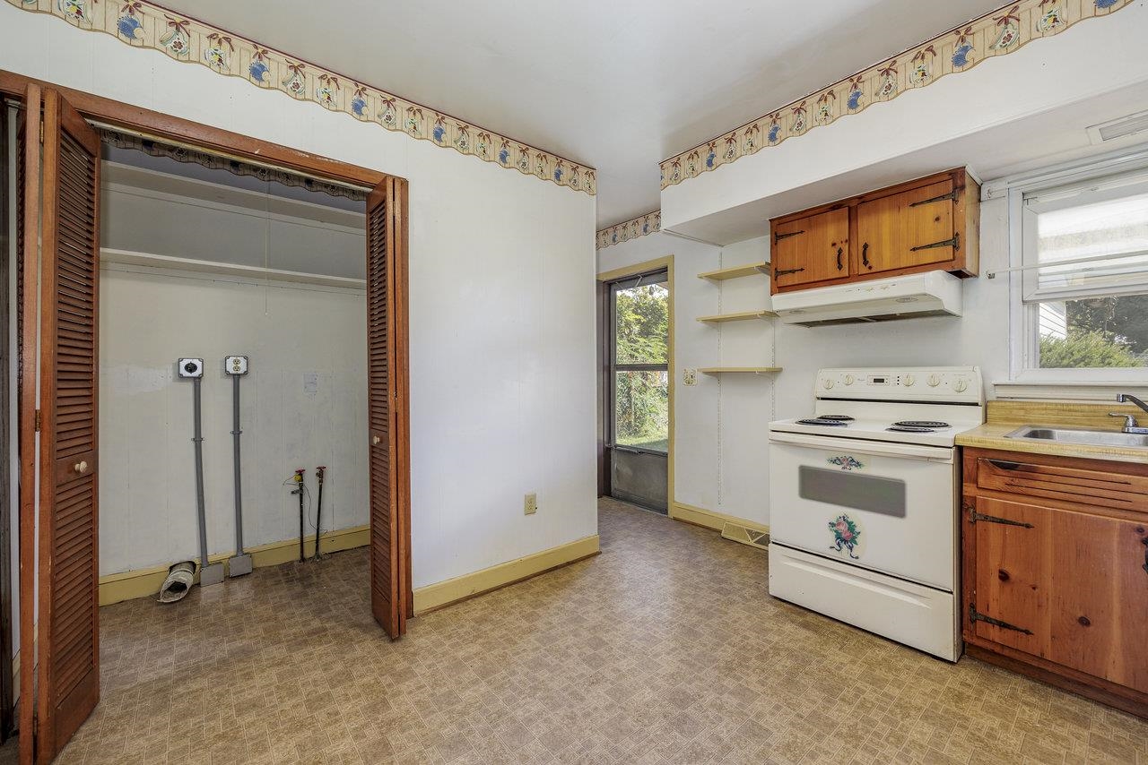 213 W WASHINGTON AVE