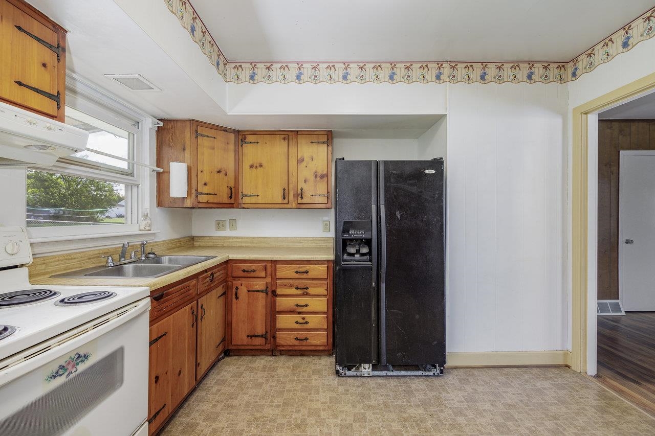 213 W WASHINGTON AVE