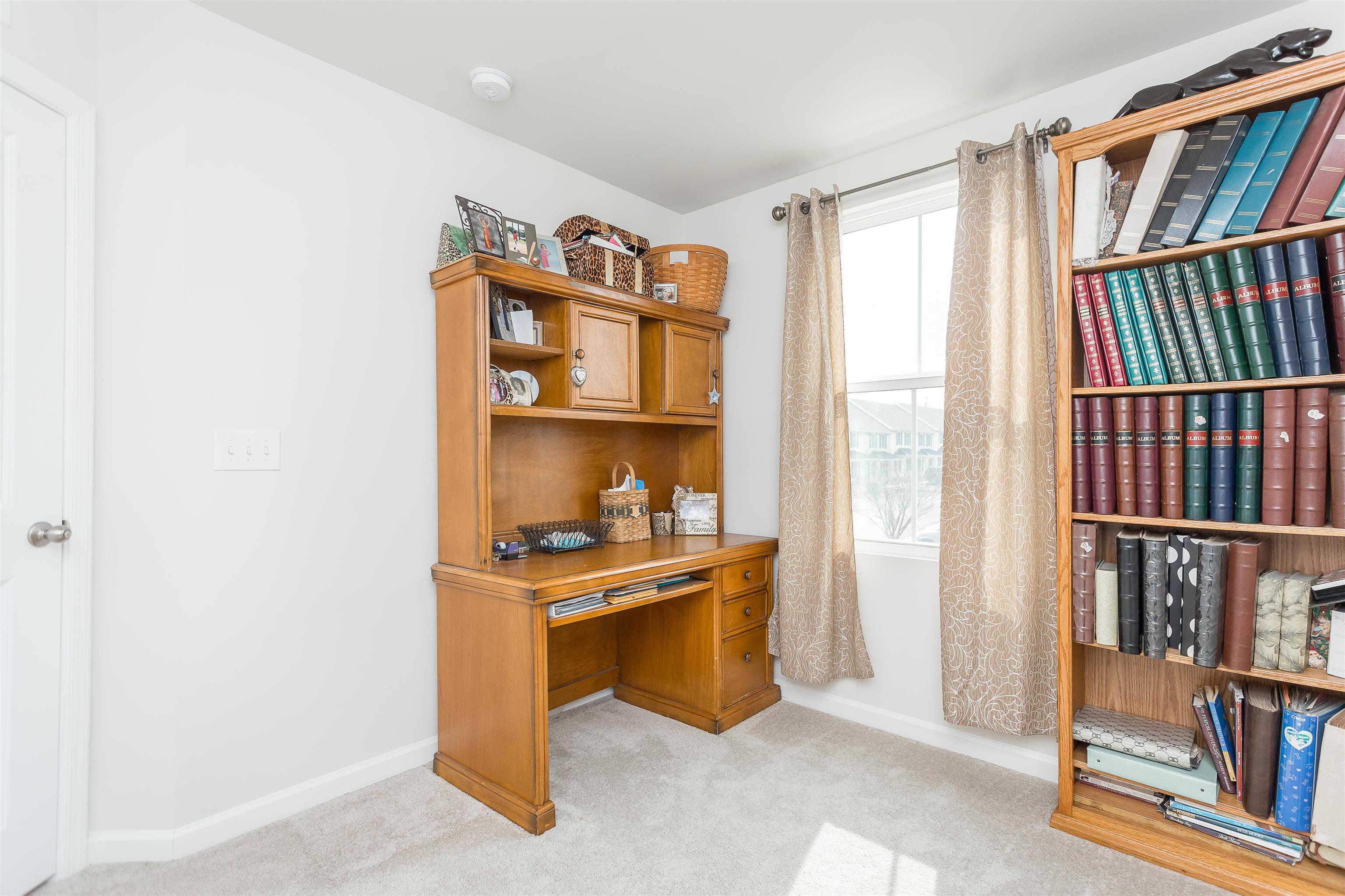 828 CARSON CIR