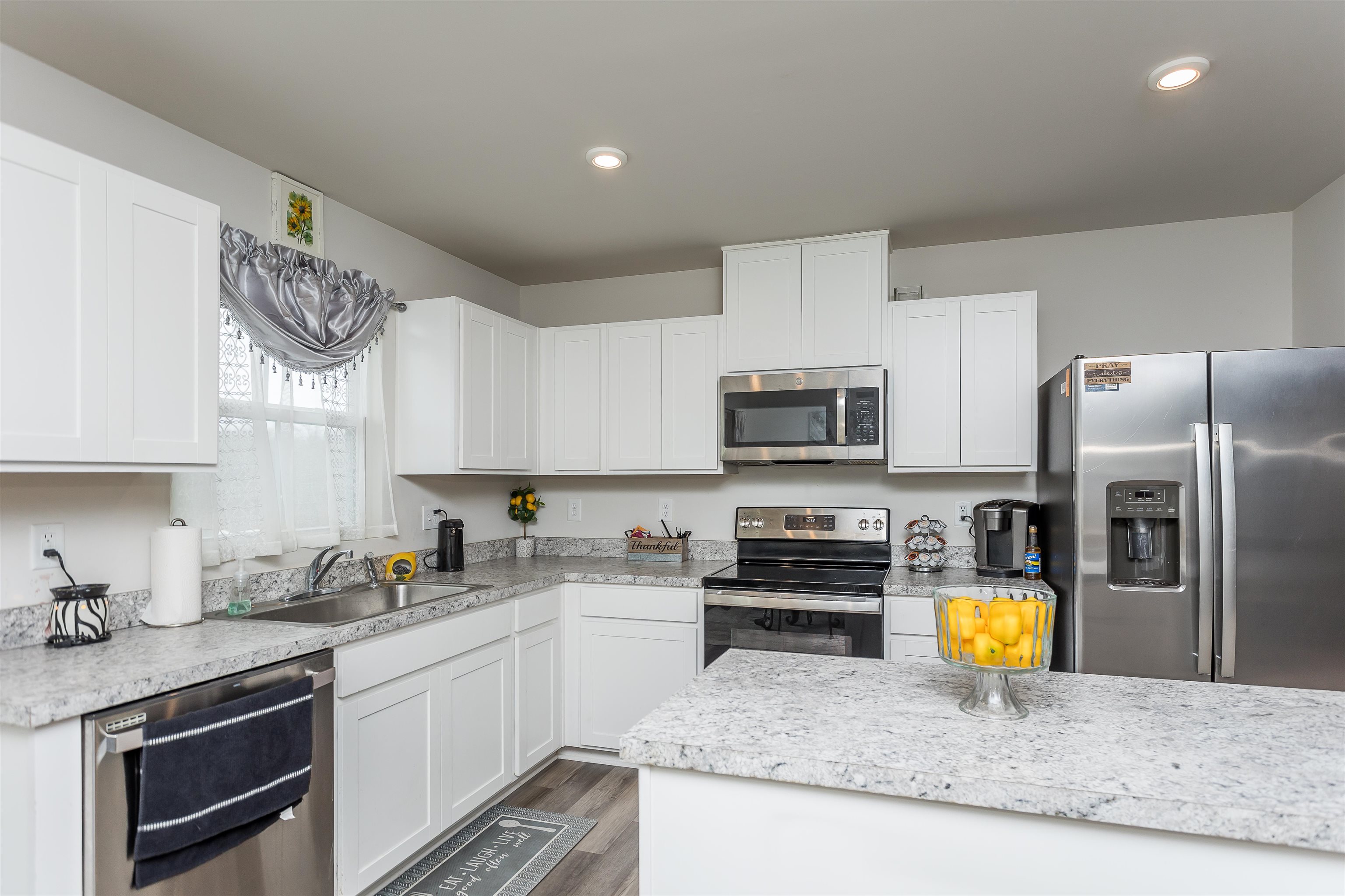 828 CARSON CIR