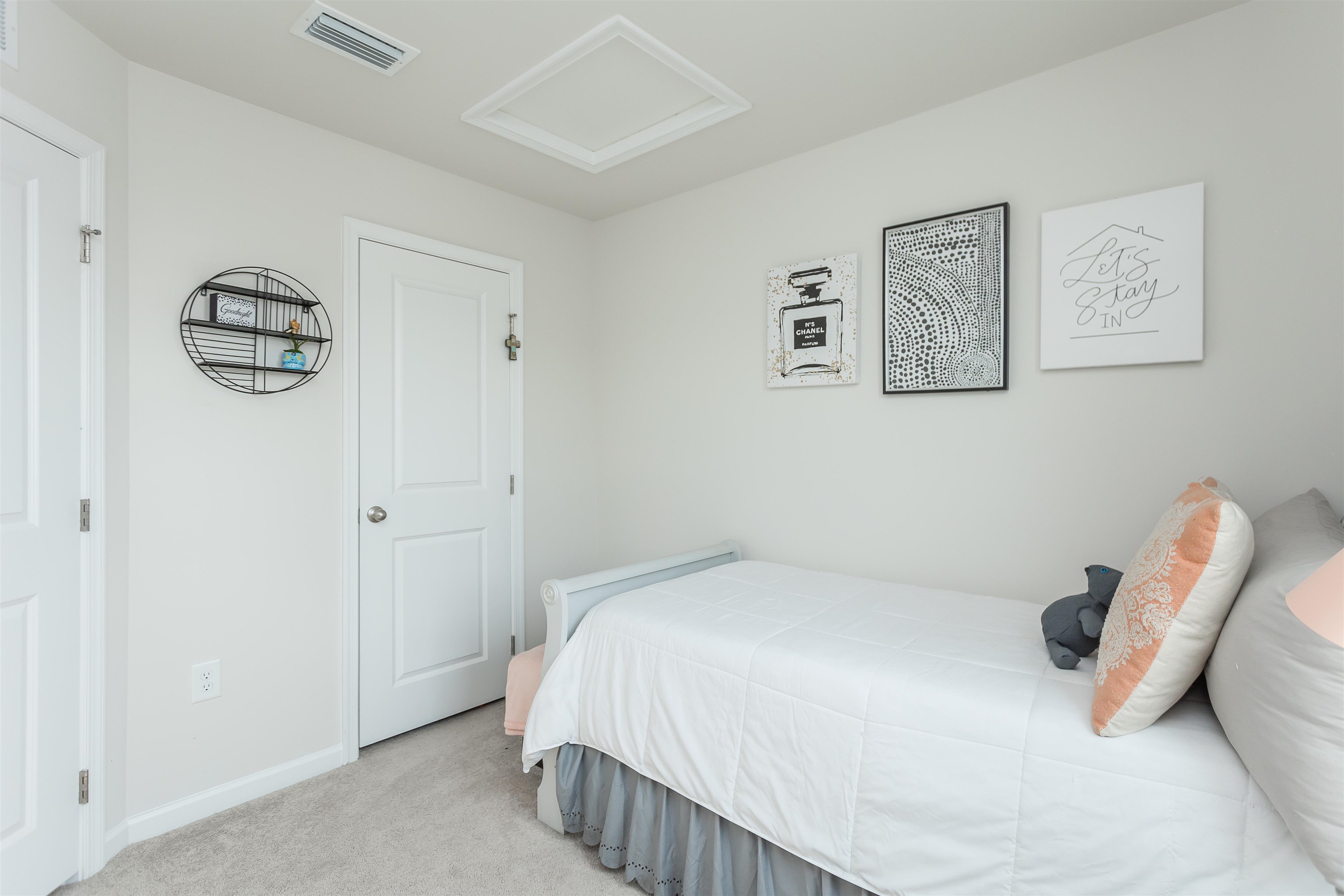 828 CARSON CIR