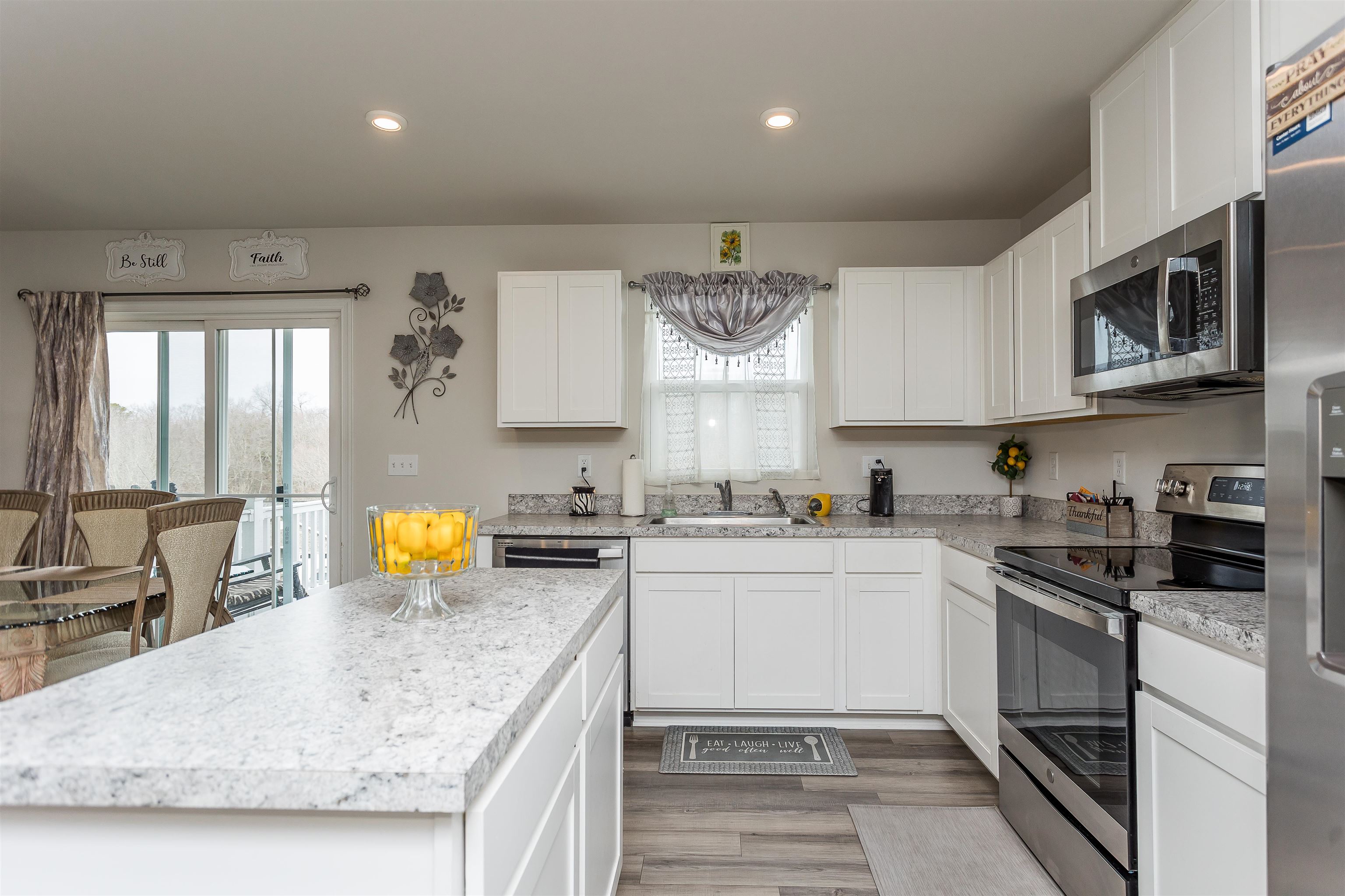 828 CARSON CIR