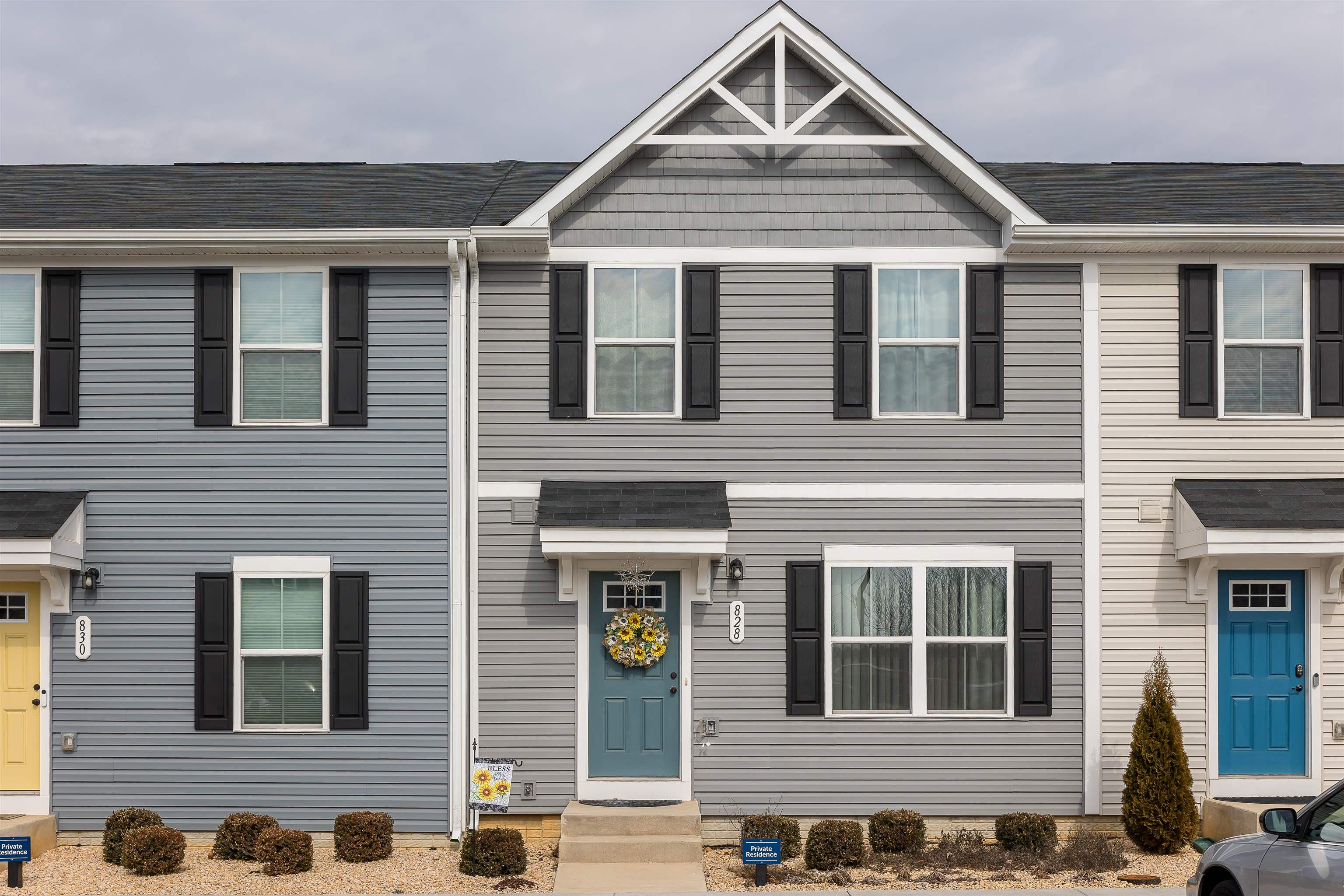 828 CARSON CIR