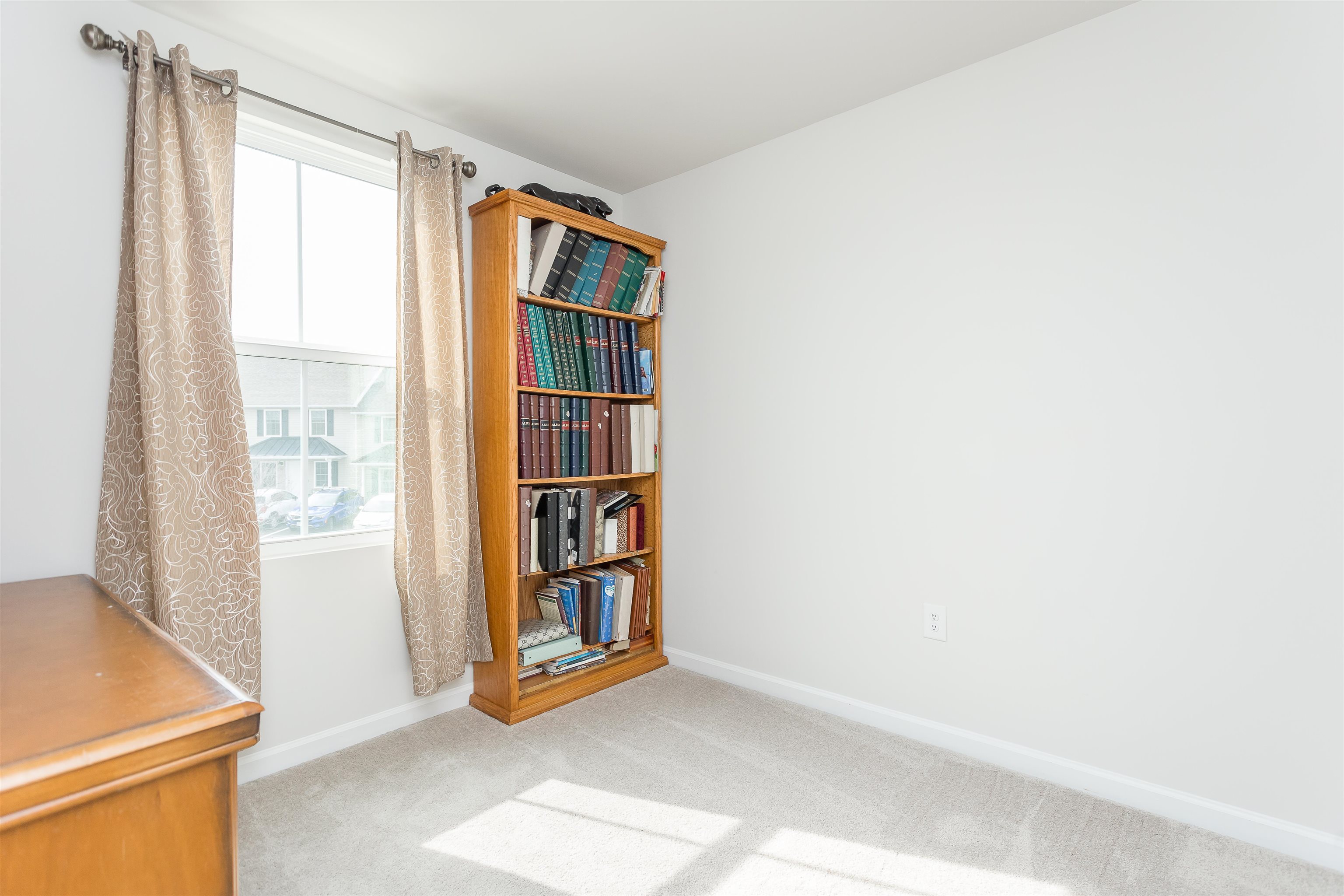828 CARSON CIR