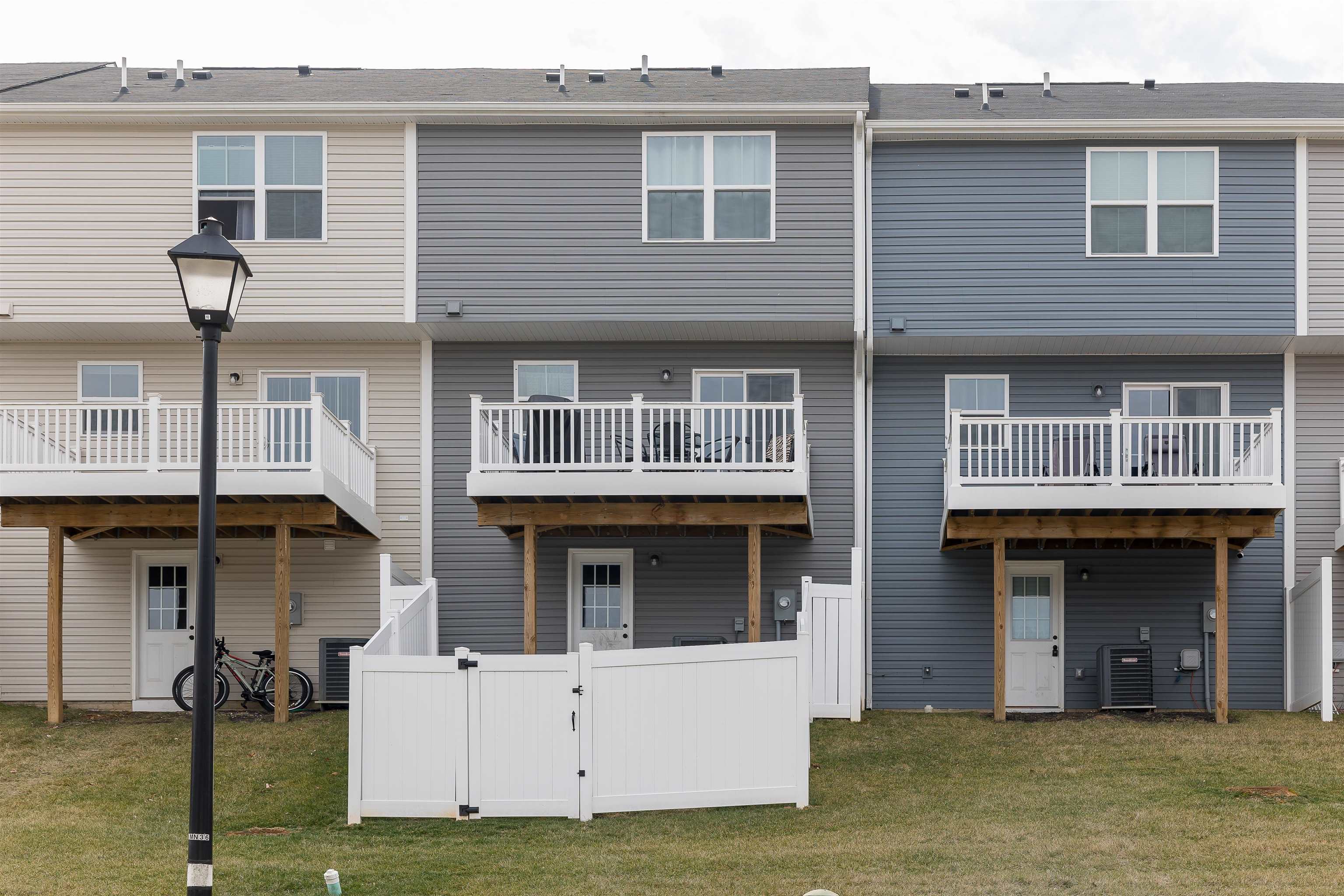 828 CARSON CIR