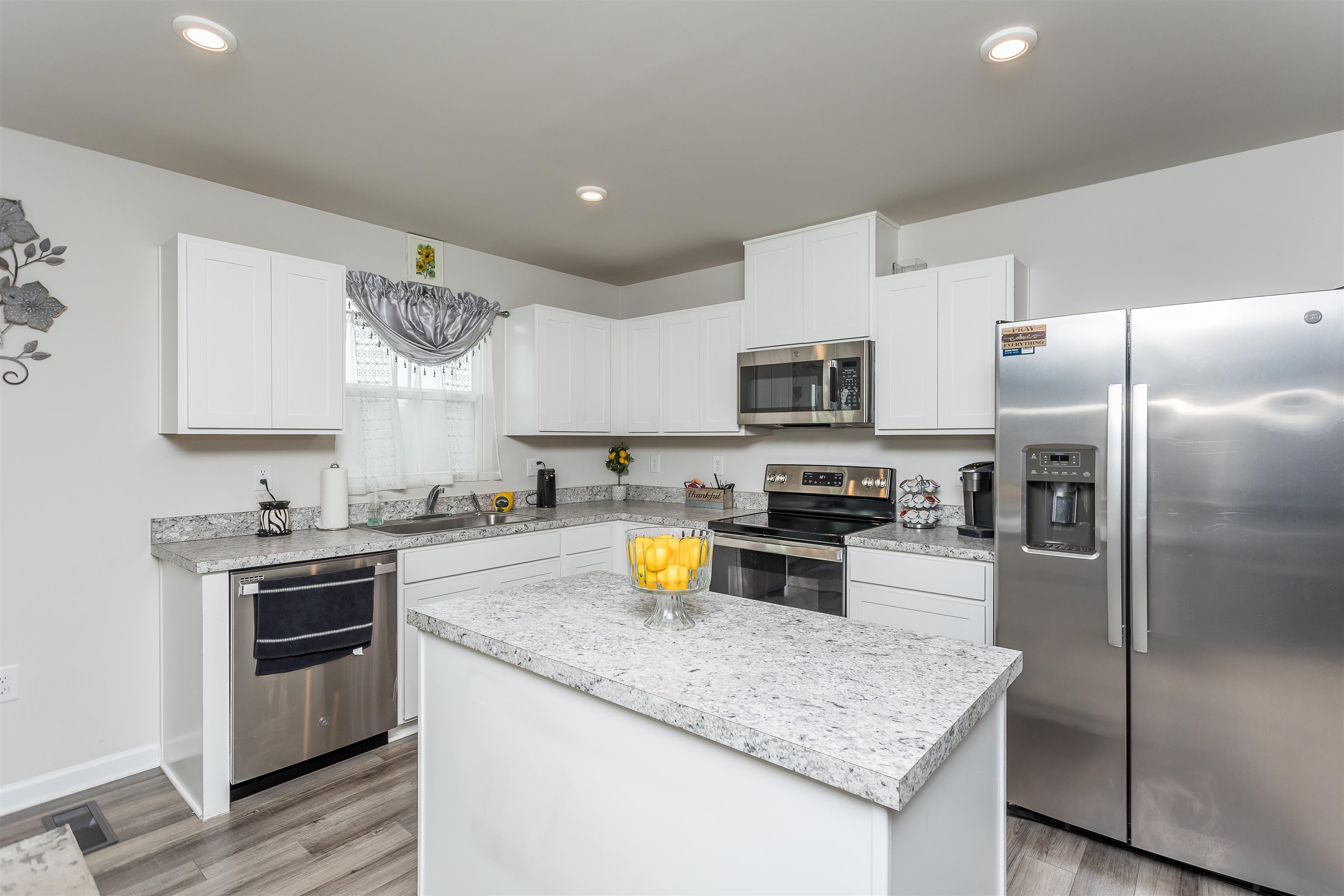 828 CARSON CIR