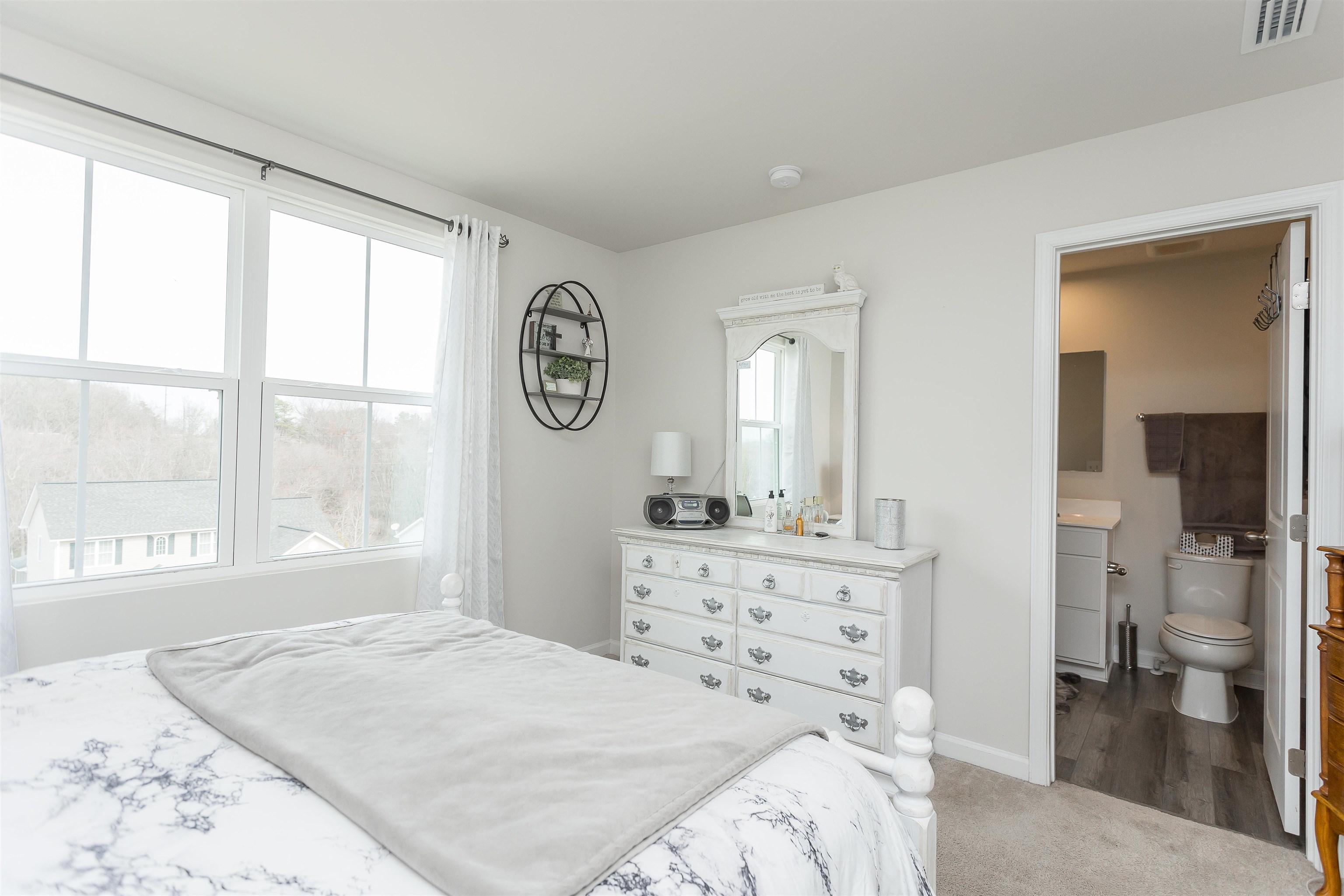 828 CARSON CIR