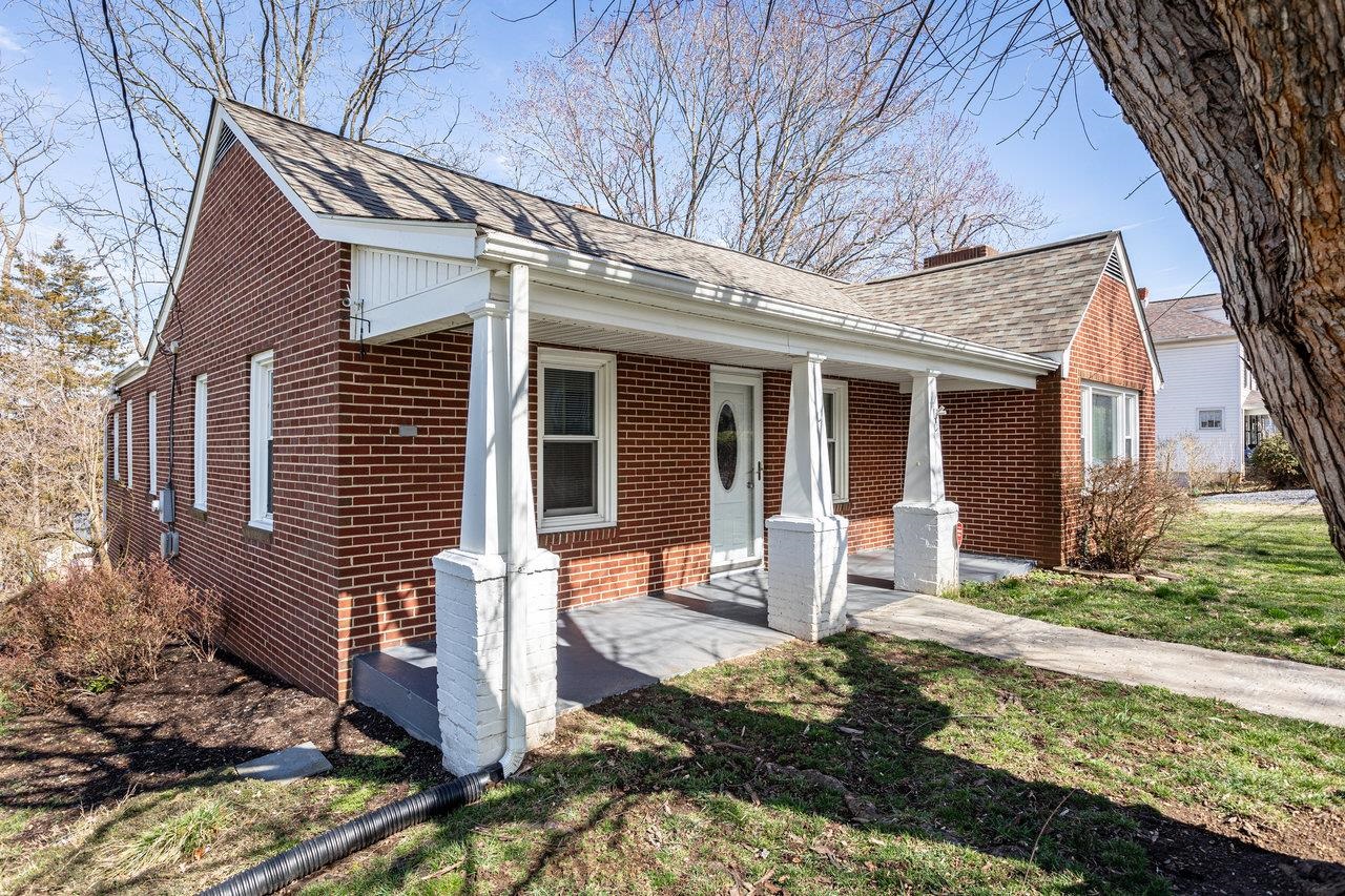 1401 4TH ST