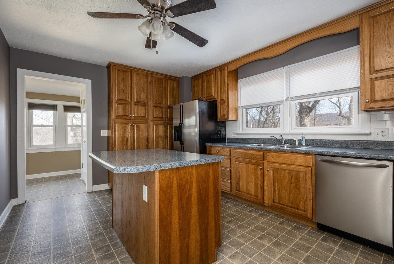 1401 4TH ST