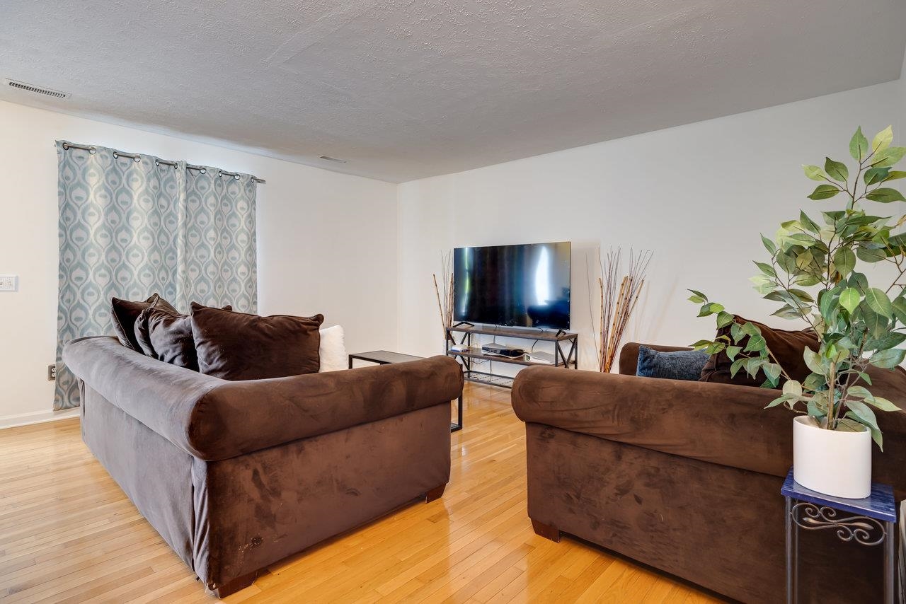 1316 VICTORIAN VILLAGE DR