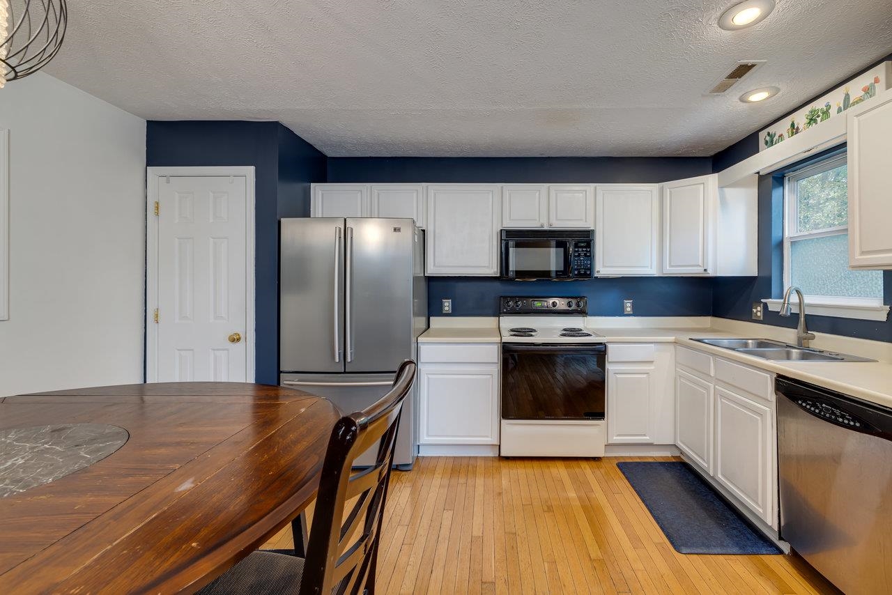 1316 VICTORIAN VILLAGE DR