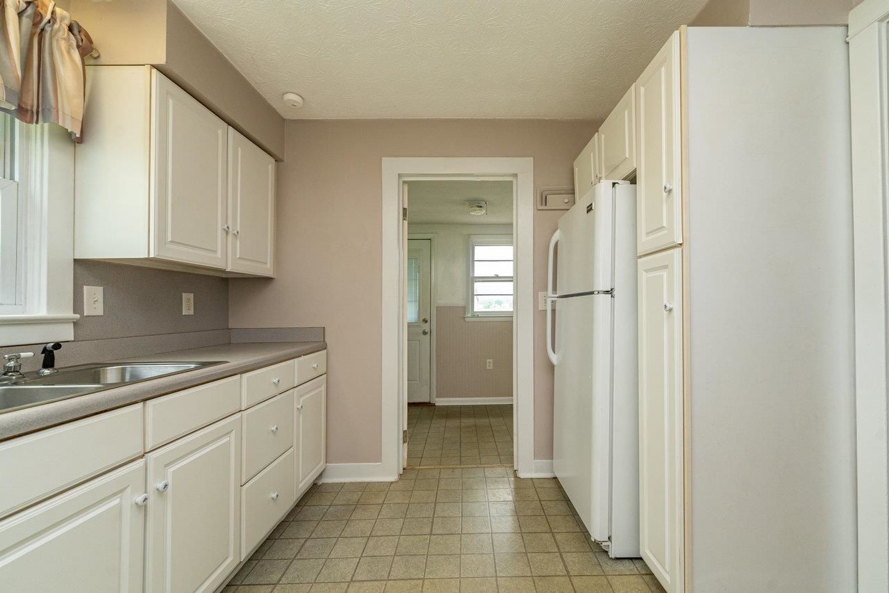 3861 S EAST SIDE HWY