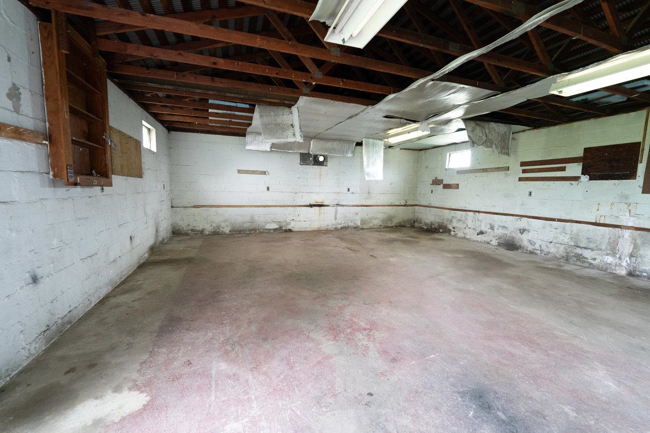 3861 S EAST SIDE HWY