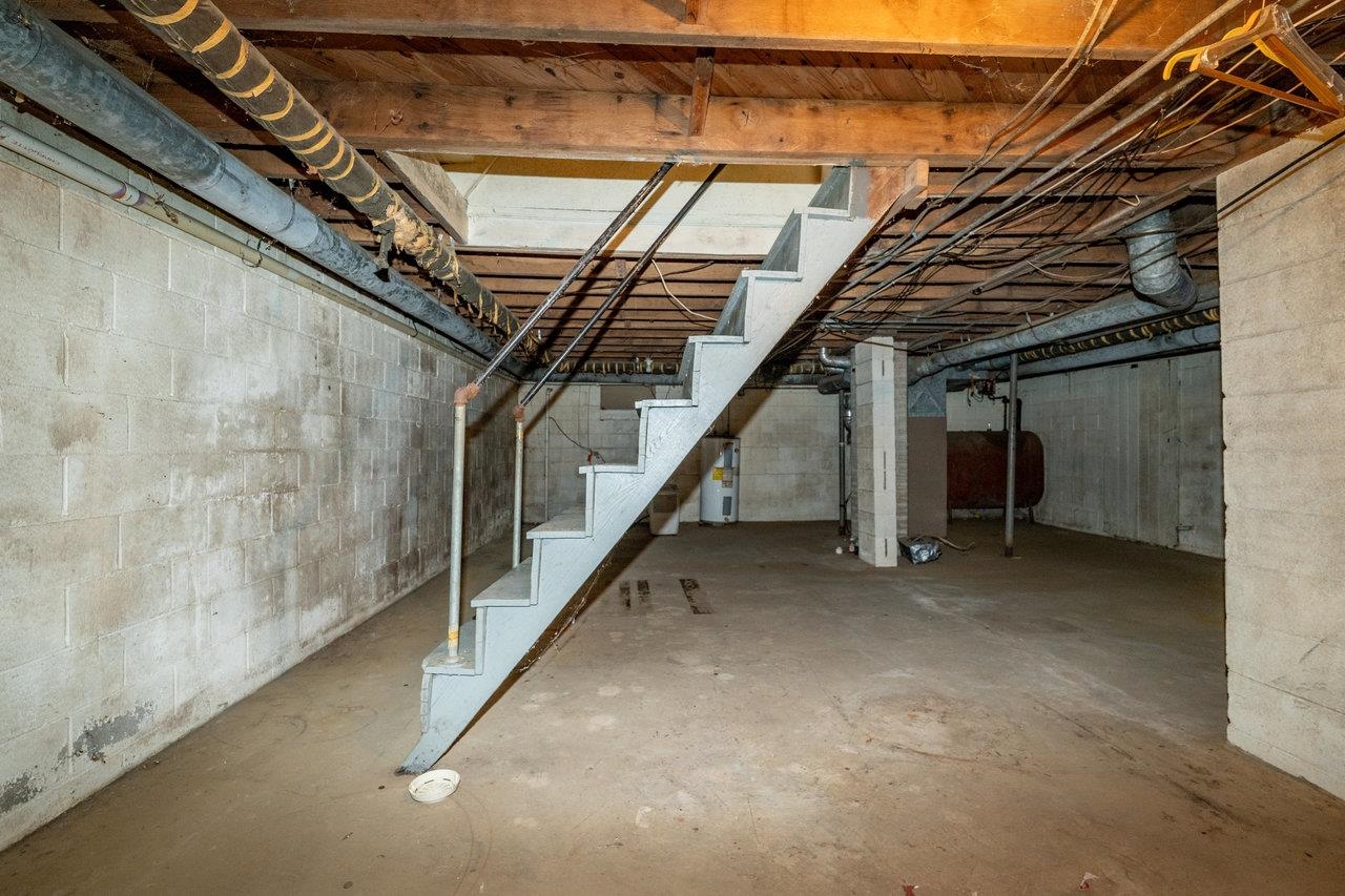 3861 S EAST SIDE HWY