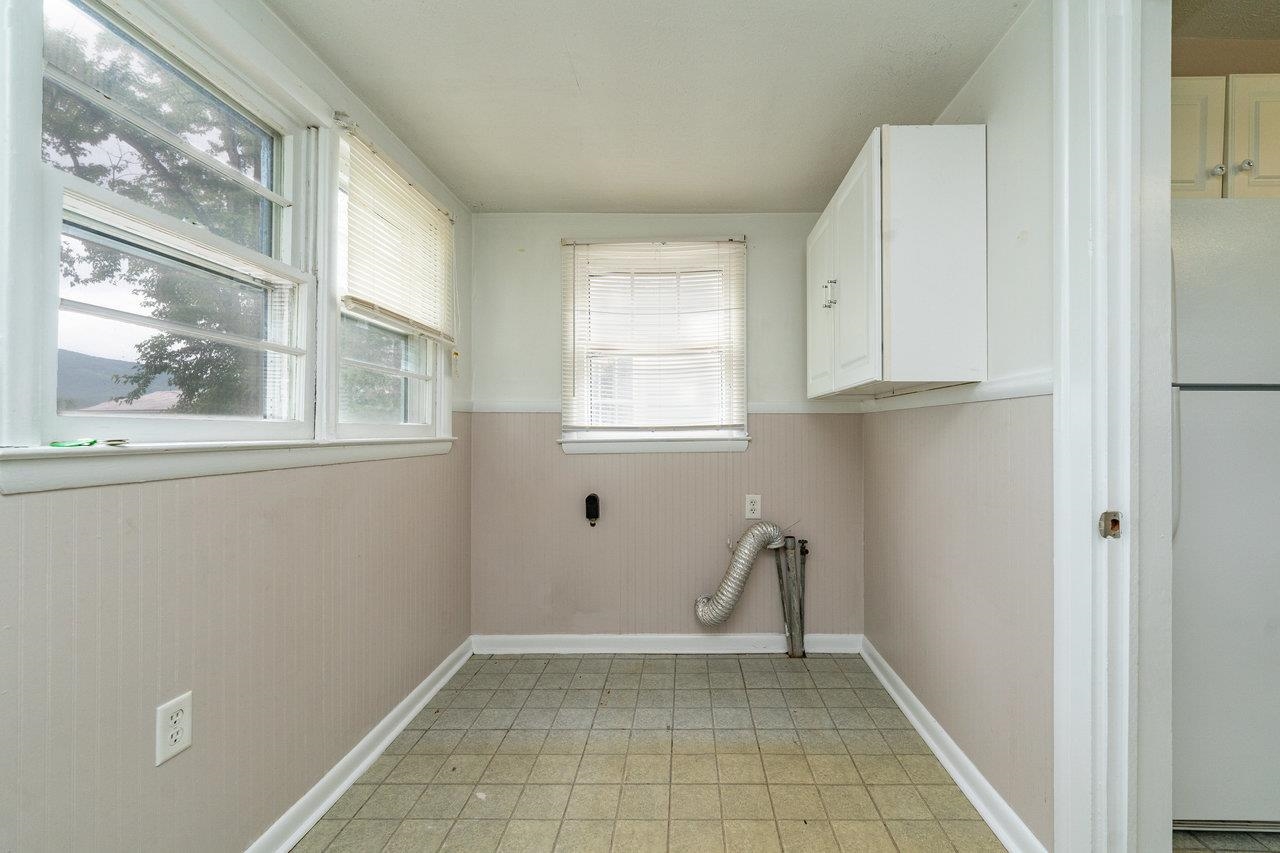 3861 S EAST SIDE HWY