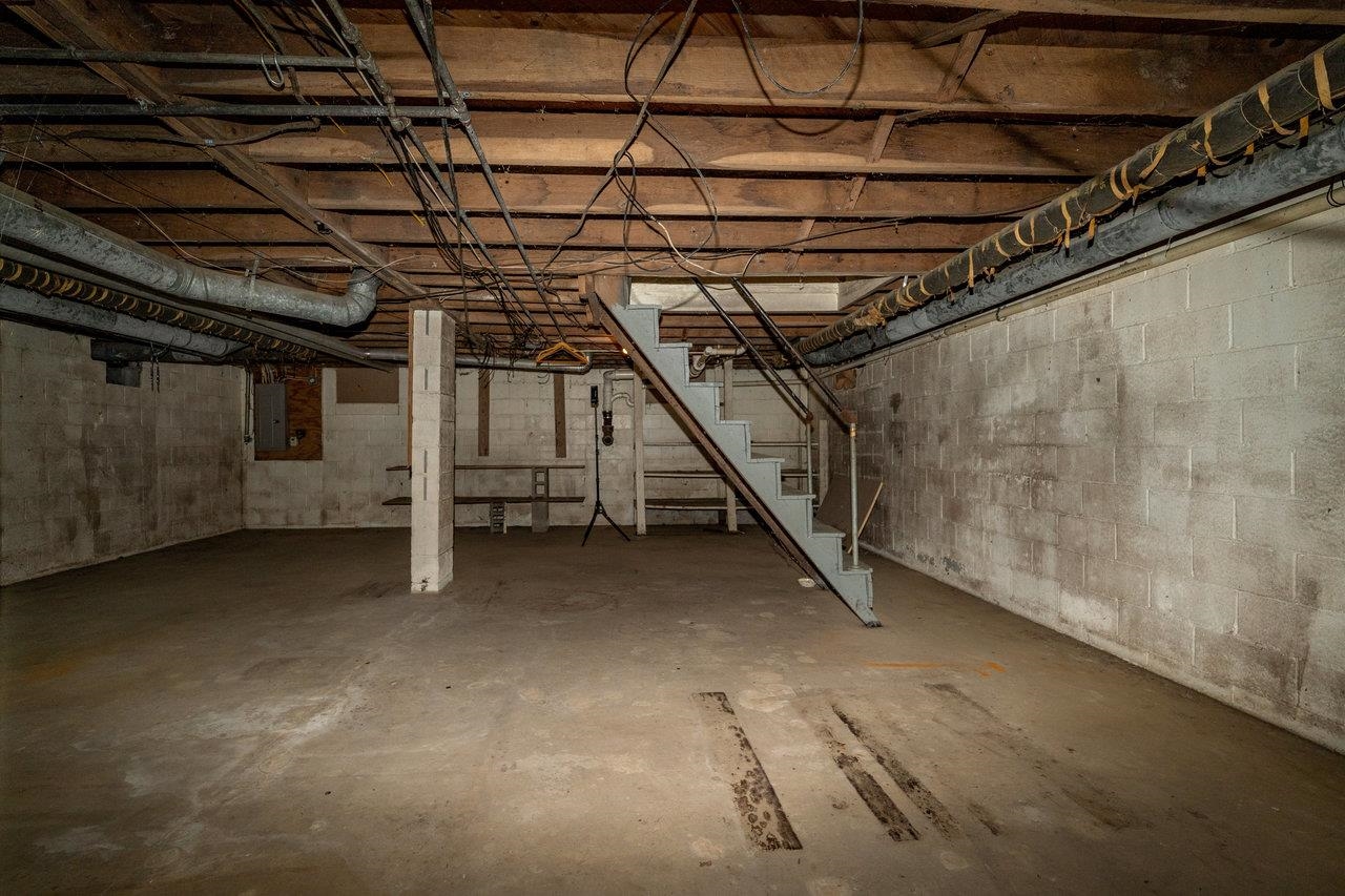 3861 S EAST SIDE HWY