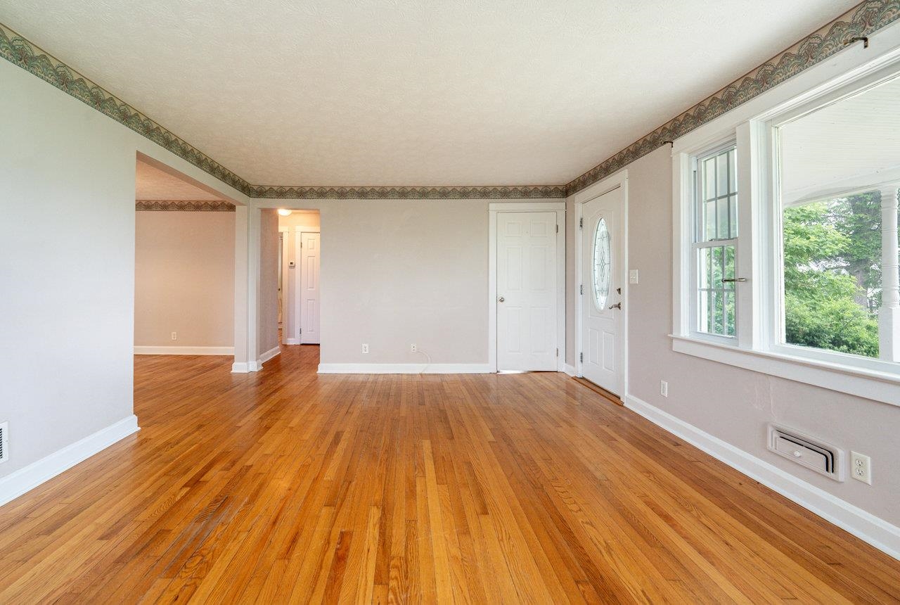 3861 S EAST SIDE HWY