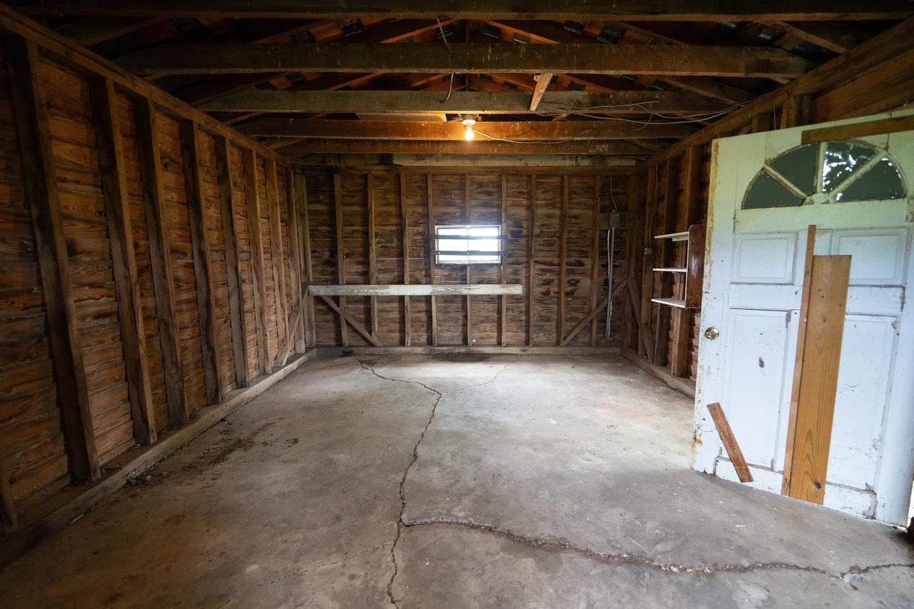 3861 S EAST SIDE HWY