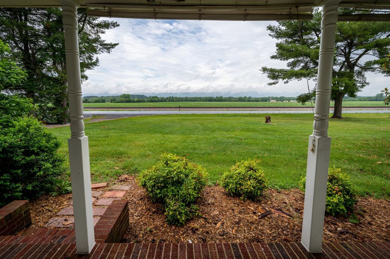 3861 S EAST SIDE HWY