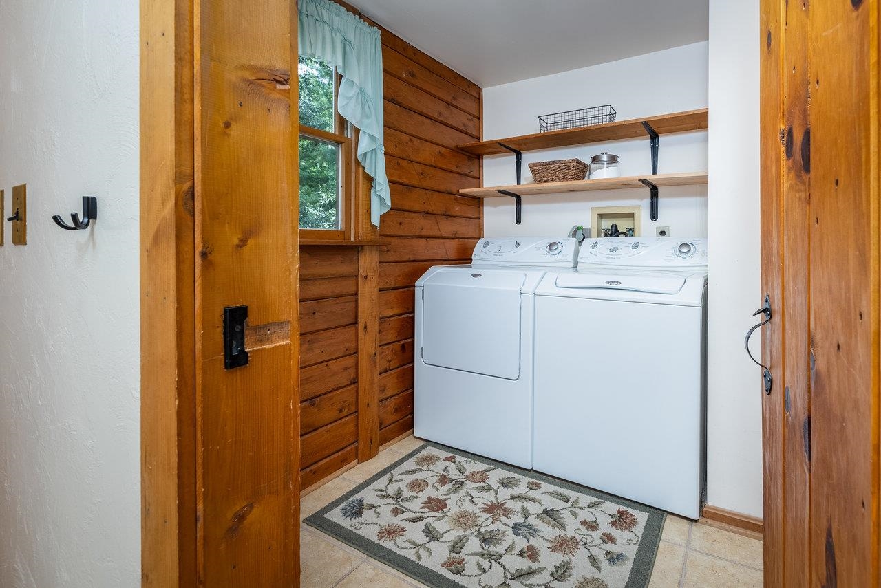 3193 TAYLOR SPRING LN