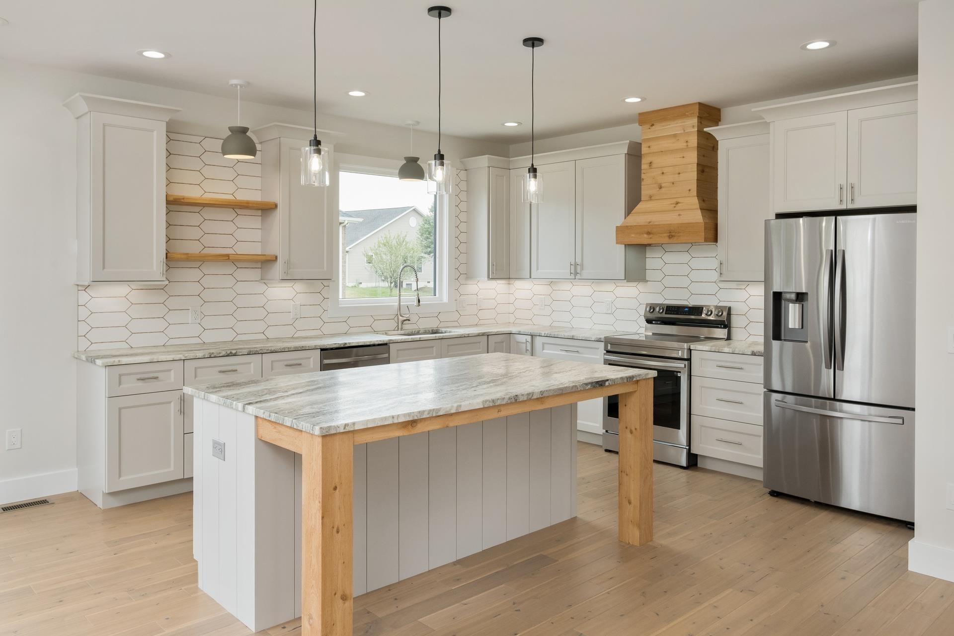 425 SURREY PL