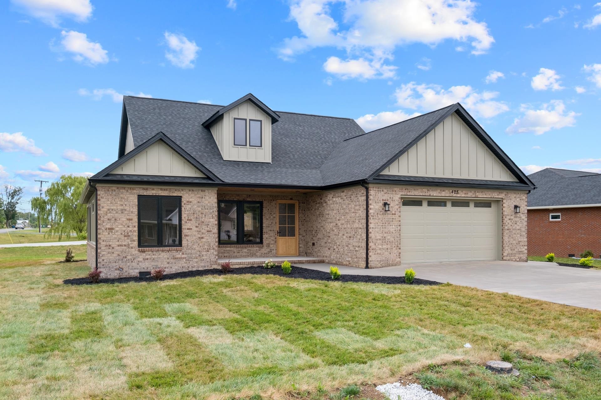 425 SURREY PL