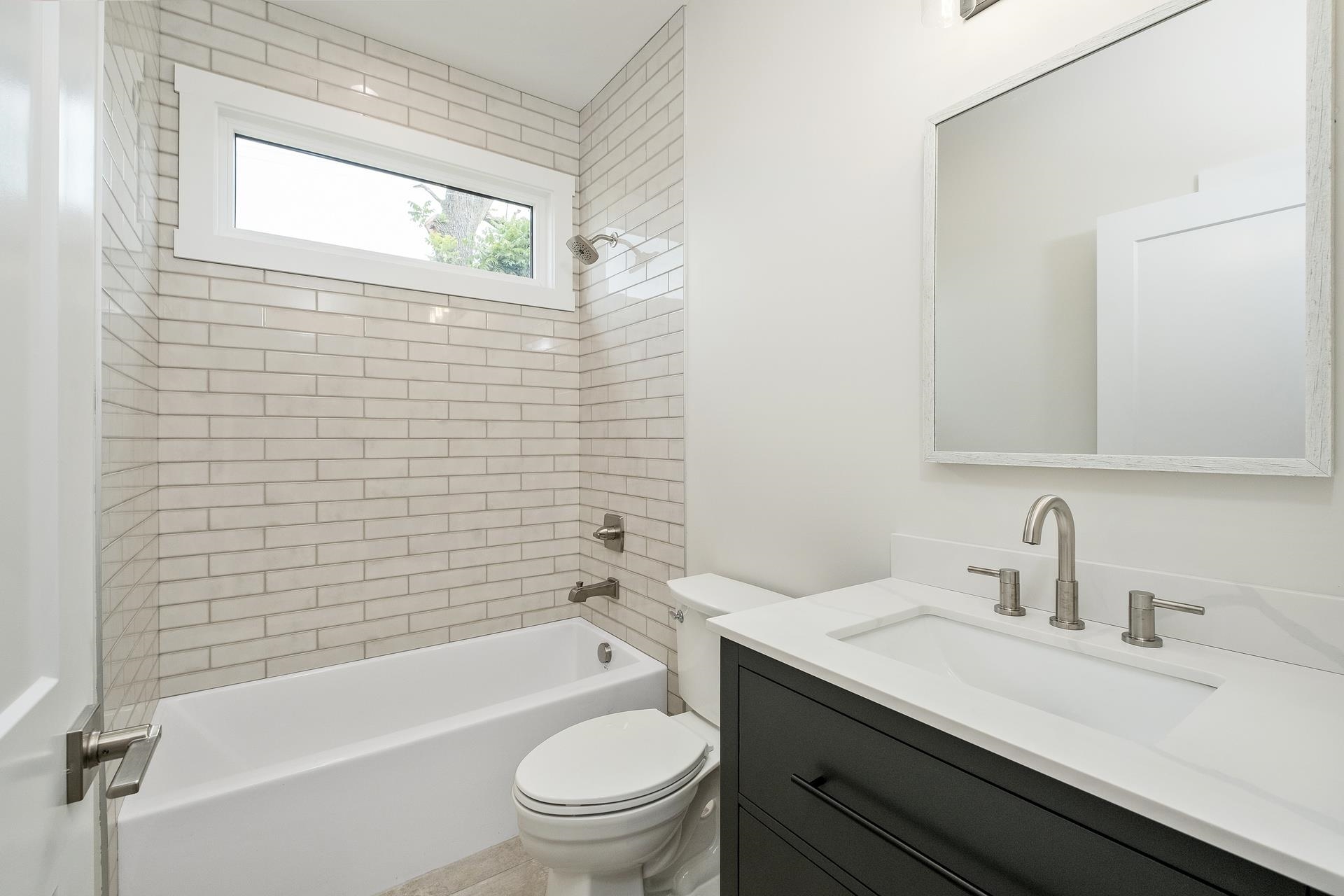 425 SURREY PL