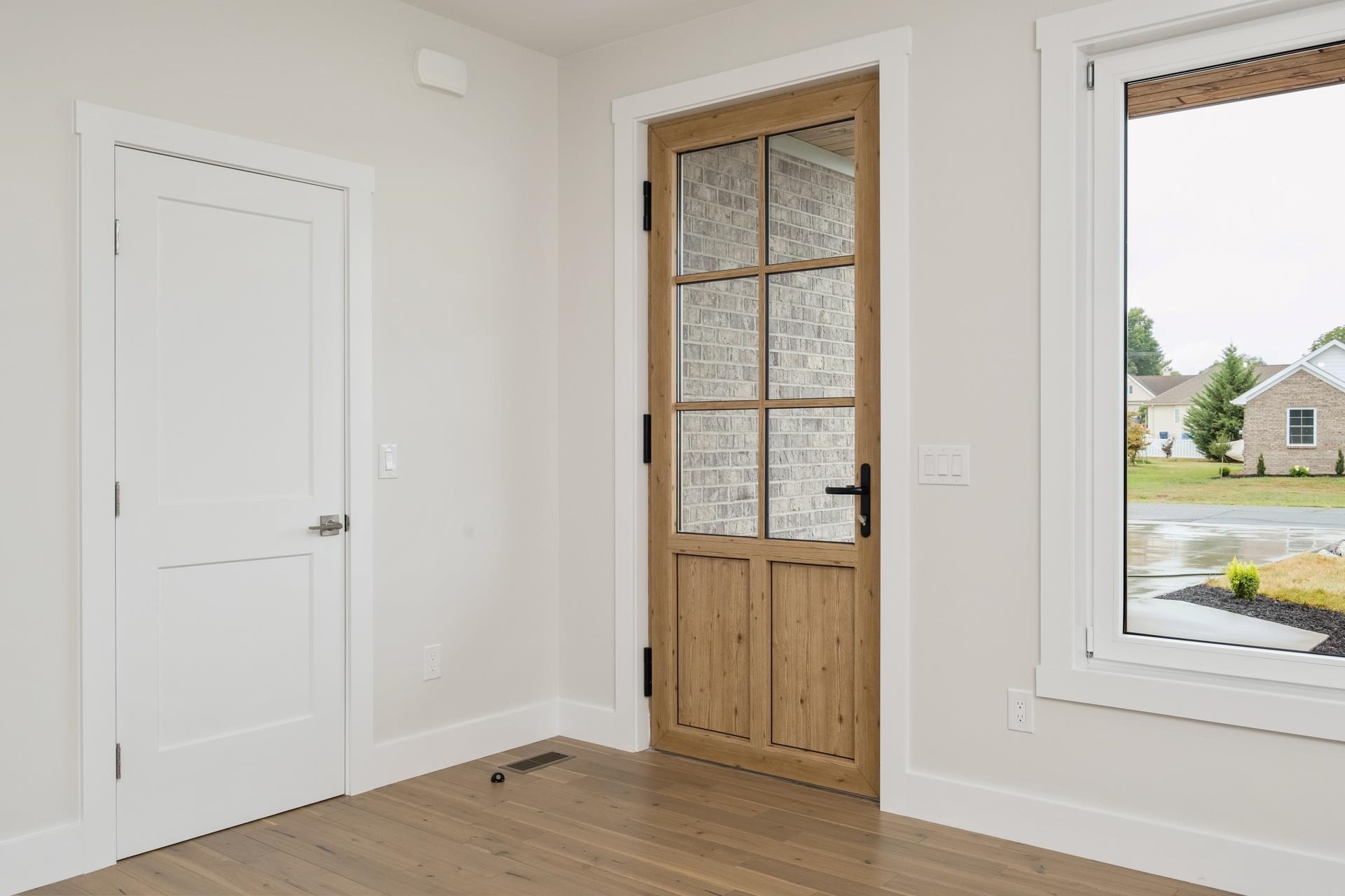 425 SURREY PL