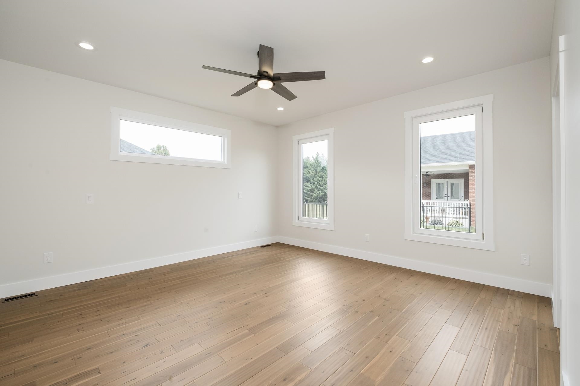 425 SURREY PL