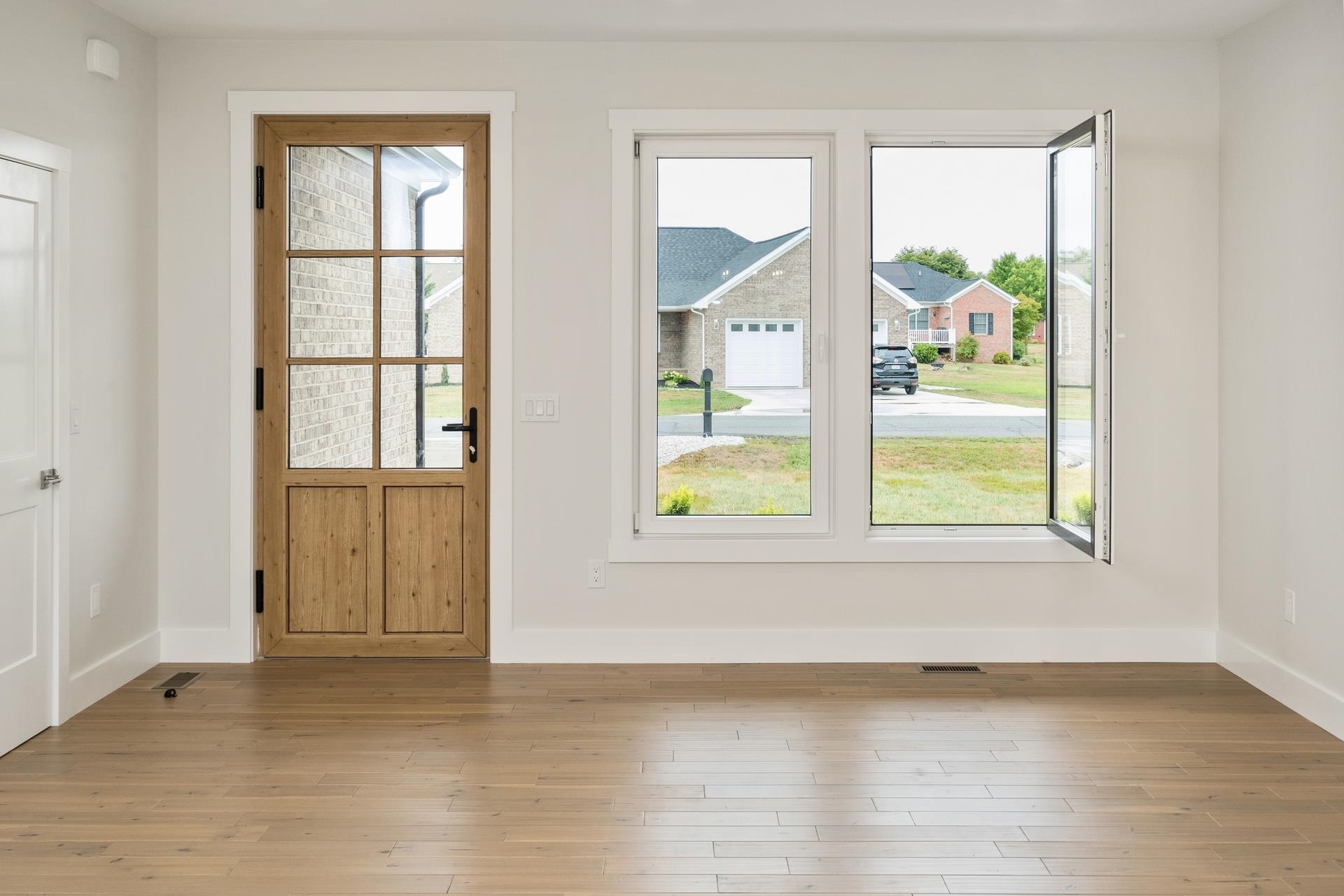 425 SURREY PL