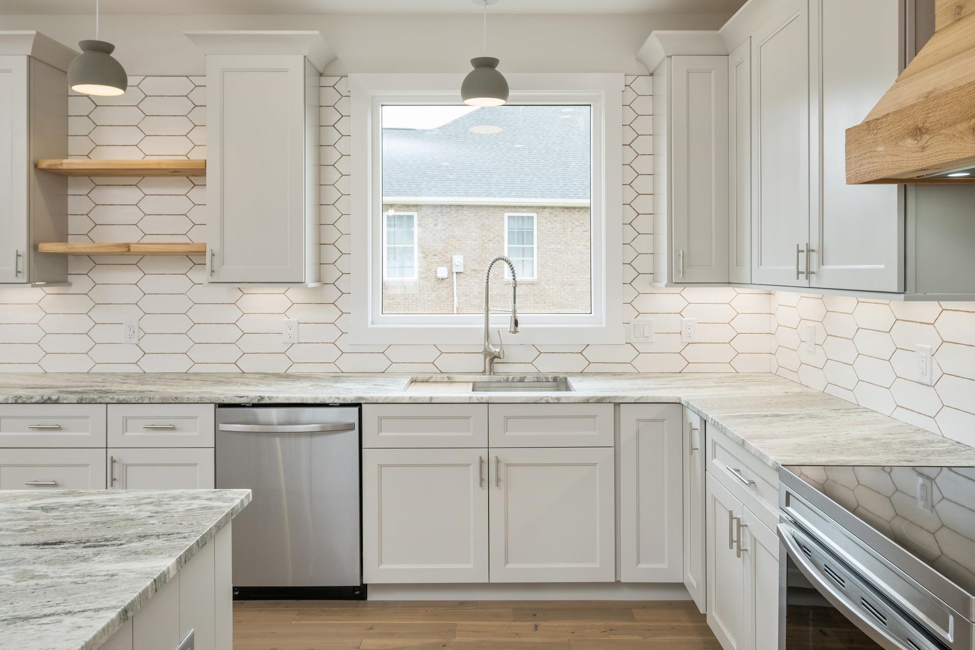 425 SURREY PL
