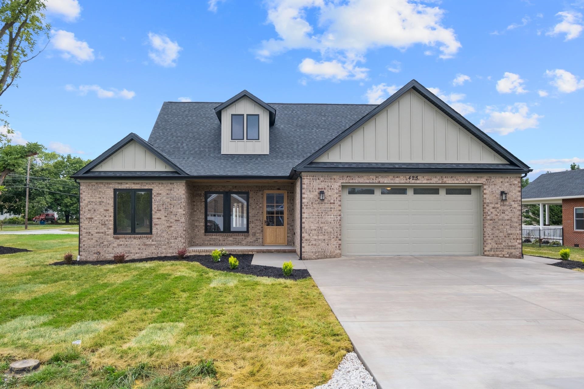 425 SURREY PL