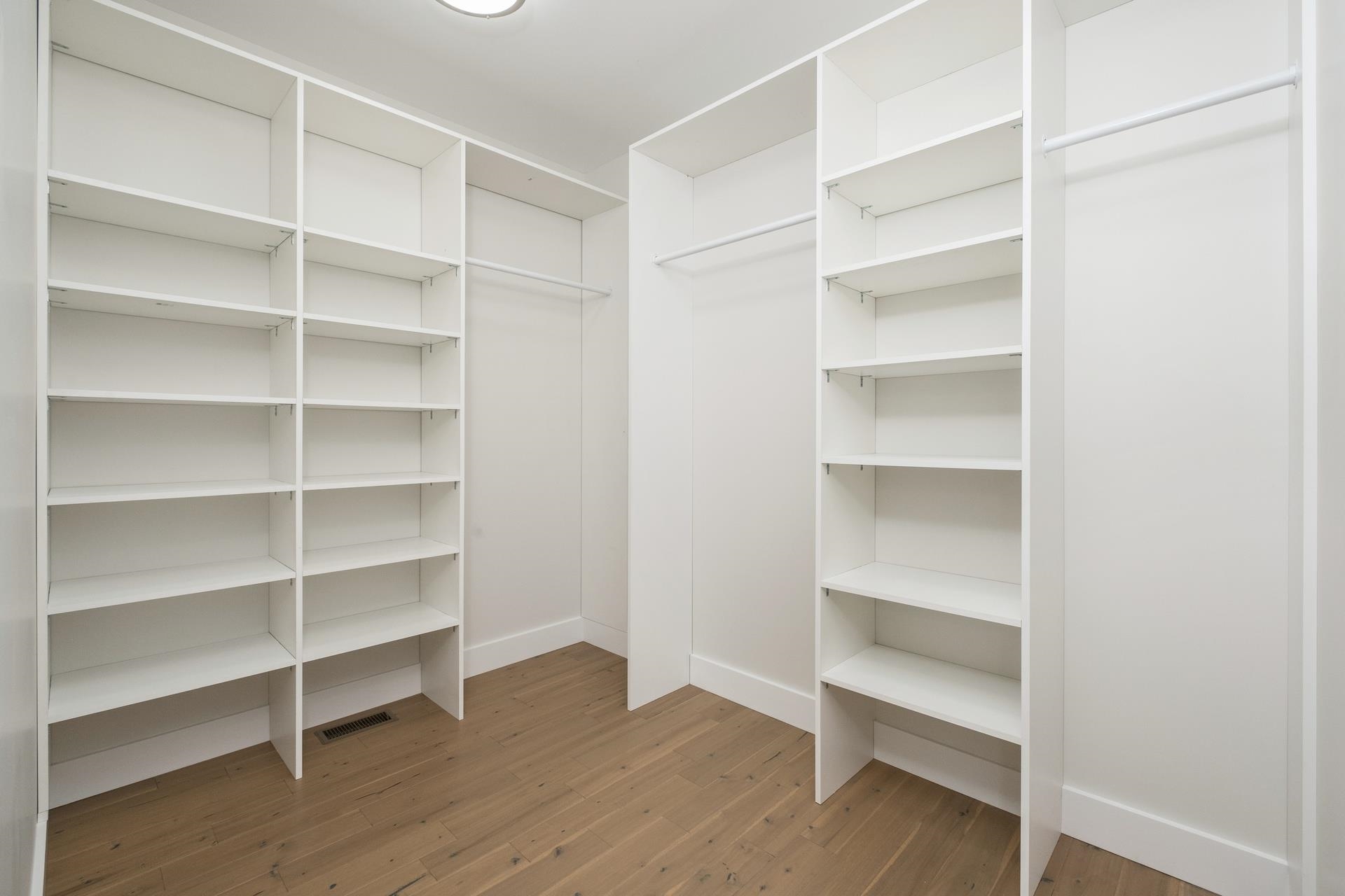 425 SURREY PL