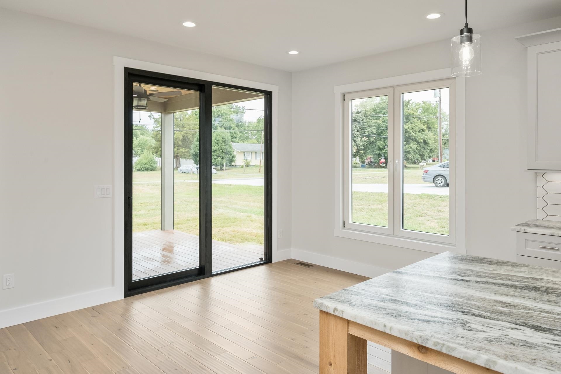 425 SURREY PL