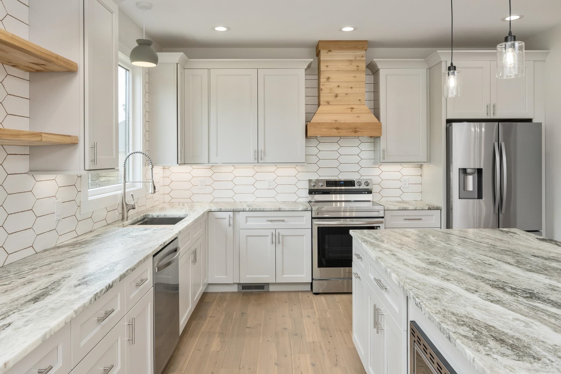 425 SURREY PL