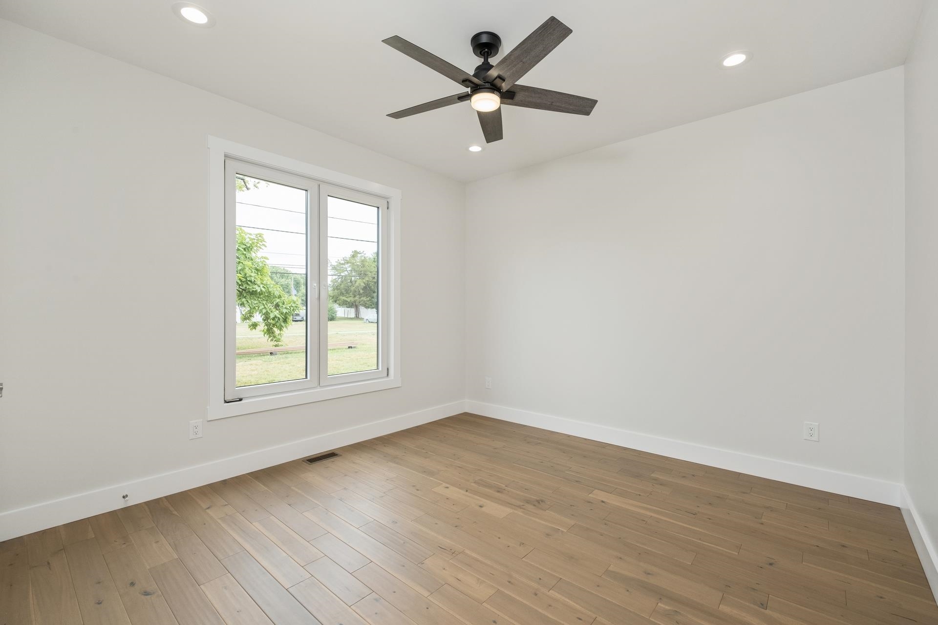 425 SURREY PL