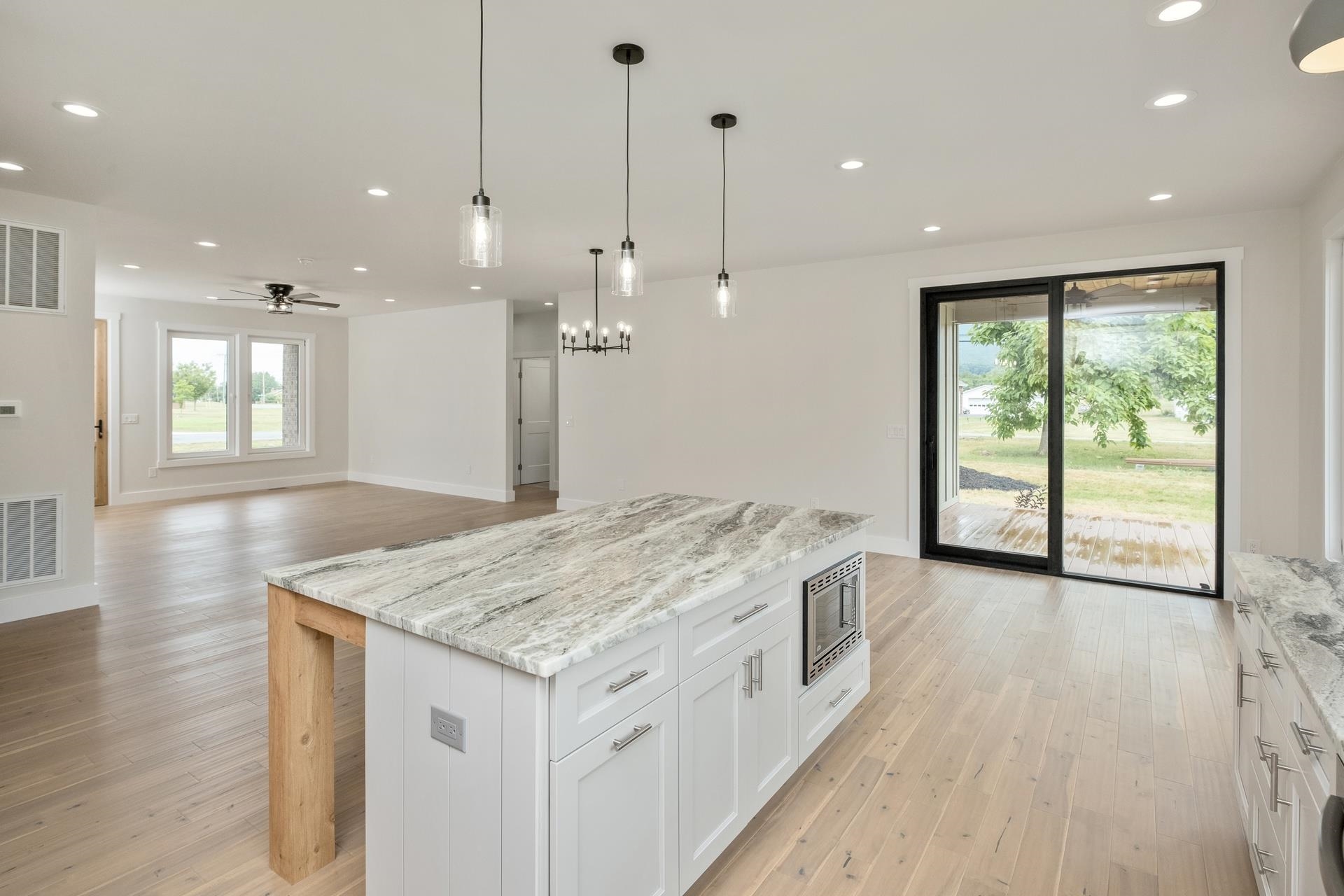 425 SURREY PL