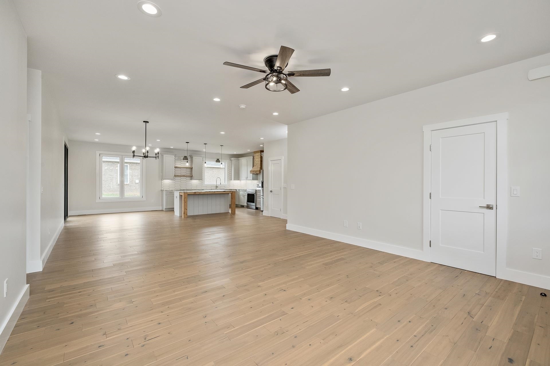 425 SURREY PL