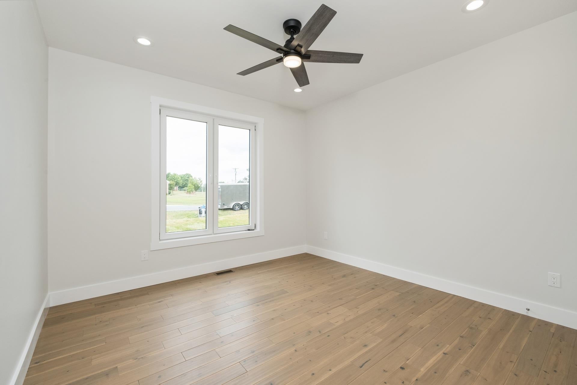 425 SURREY PL
